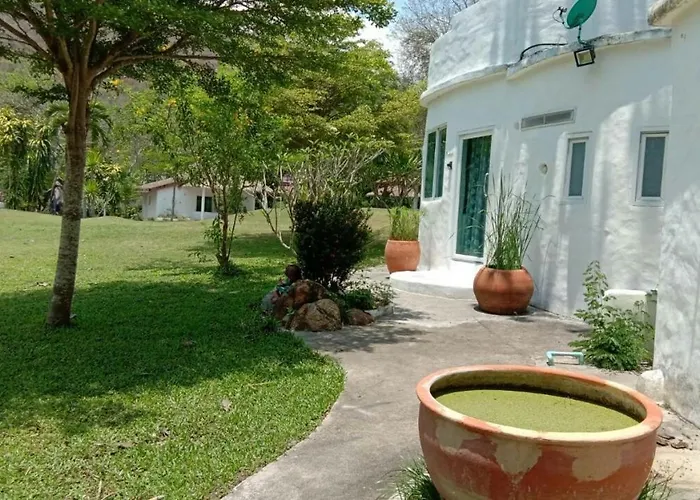 Le Flora โรงแรม *